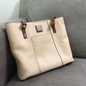❌❌SOLD❌❌⭐️💯Authentic Dooney & Bourke tote